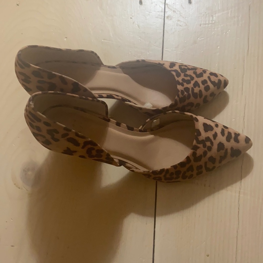 Faux suede leopard pumps